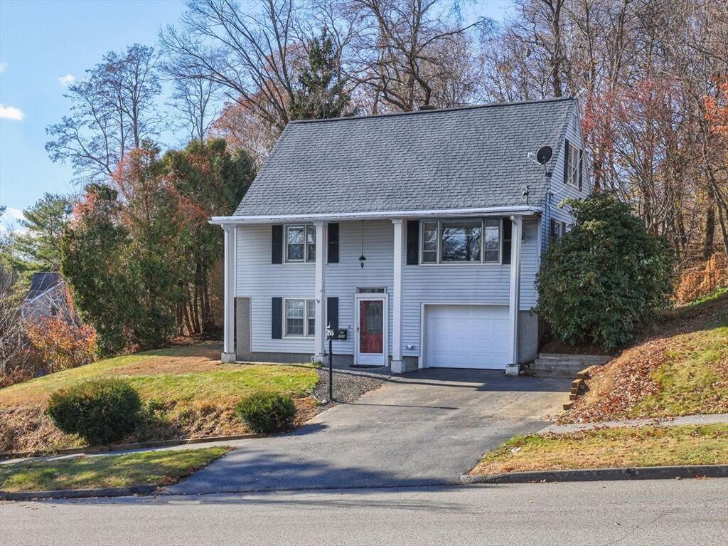 Property Photo:  304 Saint Nicholas Ave  MA 01606 