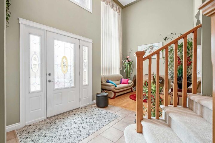 Property Photo:  26 Simcrest Manor SW  AB T3H 4K1 