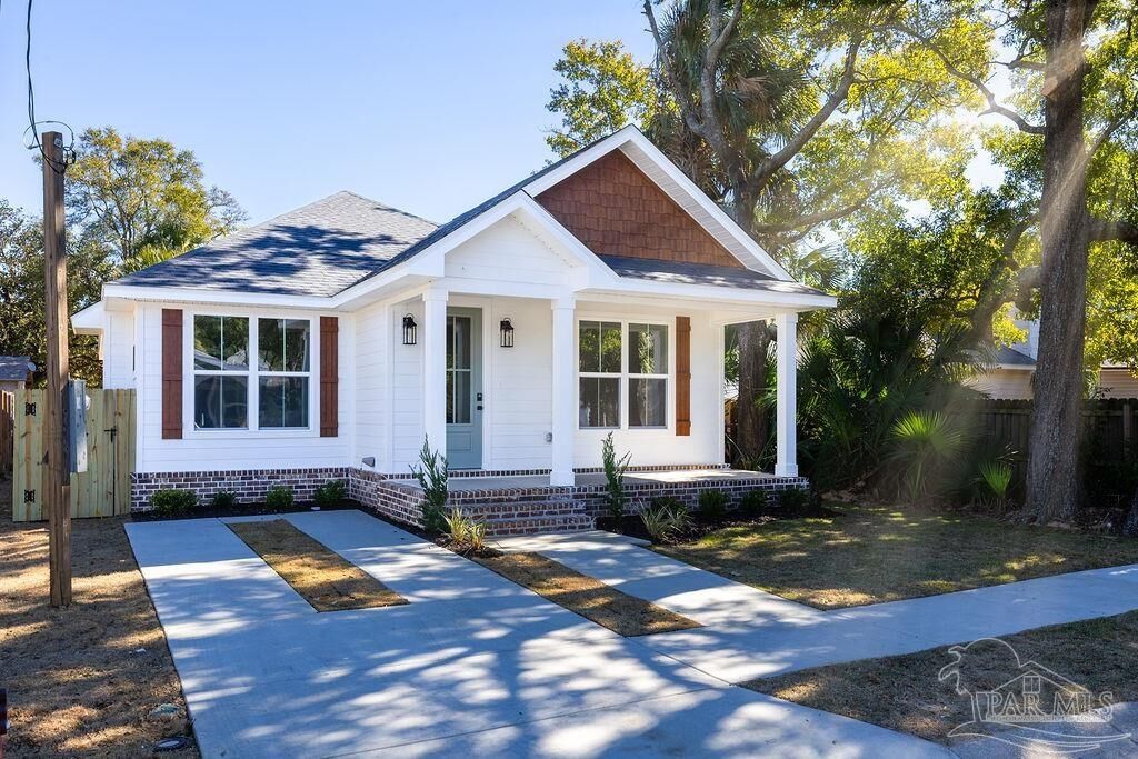 Property Photo:  1212 N 6th Ave  FL 32503 