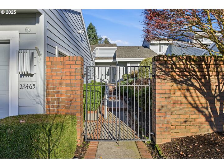 Property Photo: 32465 SW Lake Point Ct OR 97070