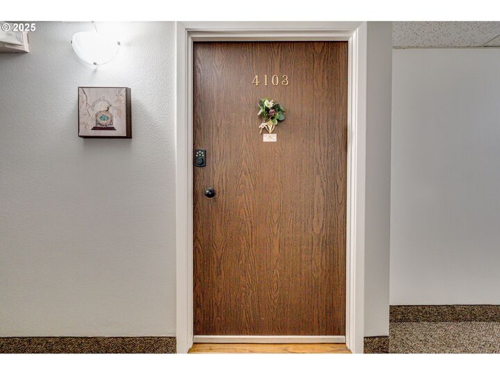 Property Photo:  5575 E Evergreen Blvd 4103  WA 98661 