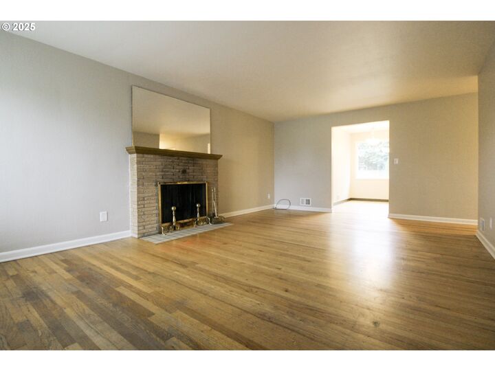 Property Photo:  1420 NE Olive St  OR 97301 