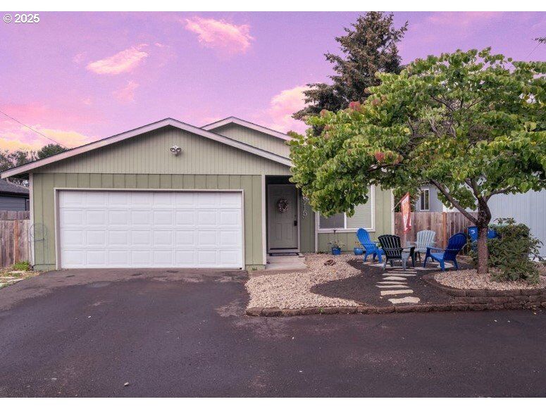 Property Photo:  6715 SW Inlet Ave  OR 97367 