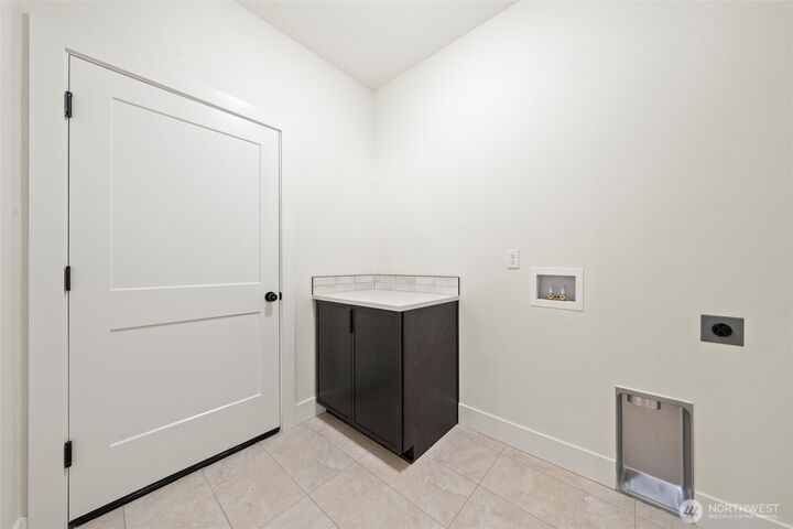 Property Photo:  1513 N 7th Avenue NE  WA 98848 