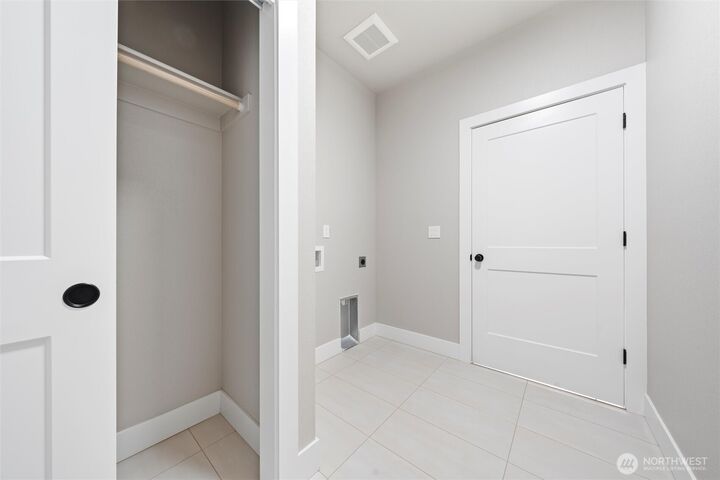 Property Photo:  1513 N 7th Avenue NE  WA 98848 