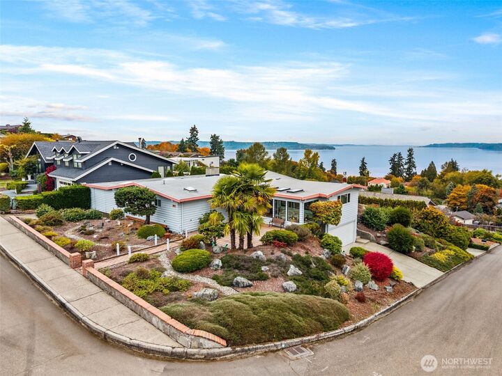 Property Photo:  204 SW 298th Place  WA 98023 