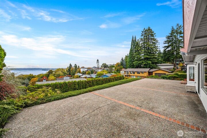 Property Photo:  204 SW 298th Place  WA 98023 
