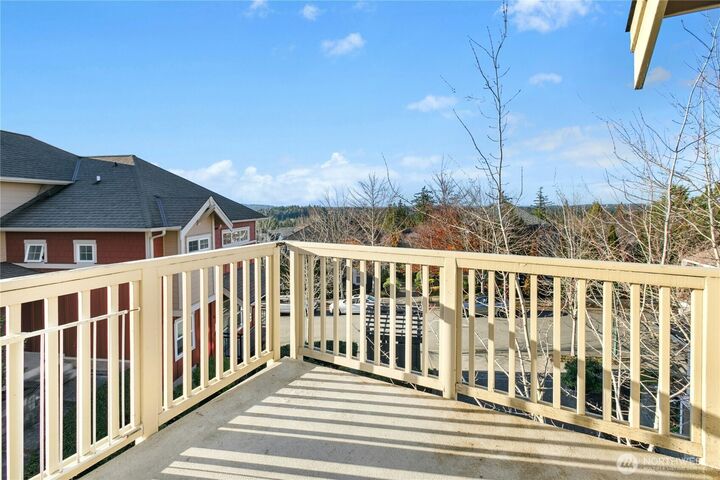 Property Photo:  2002  17th Avenue NE R100a  WA 98029 