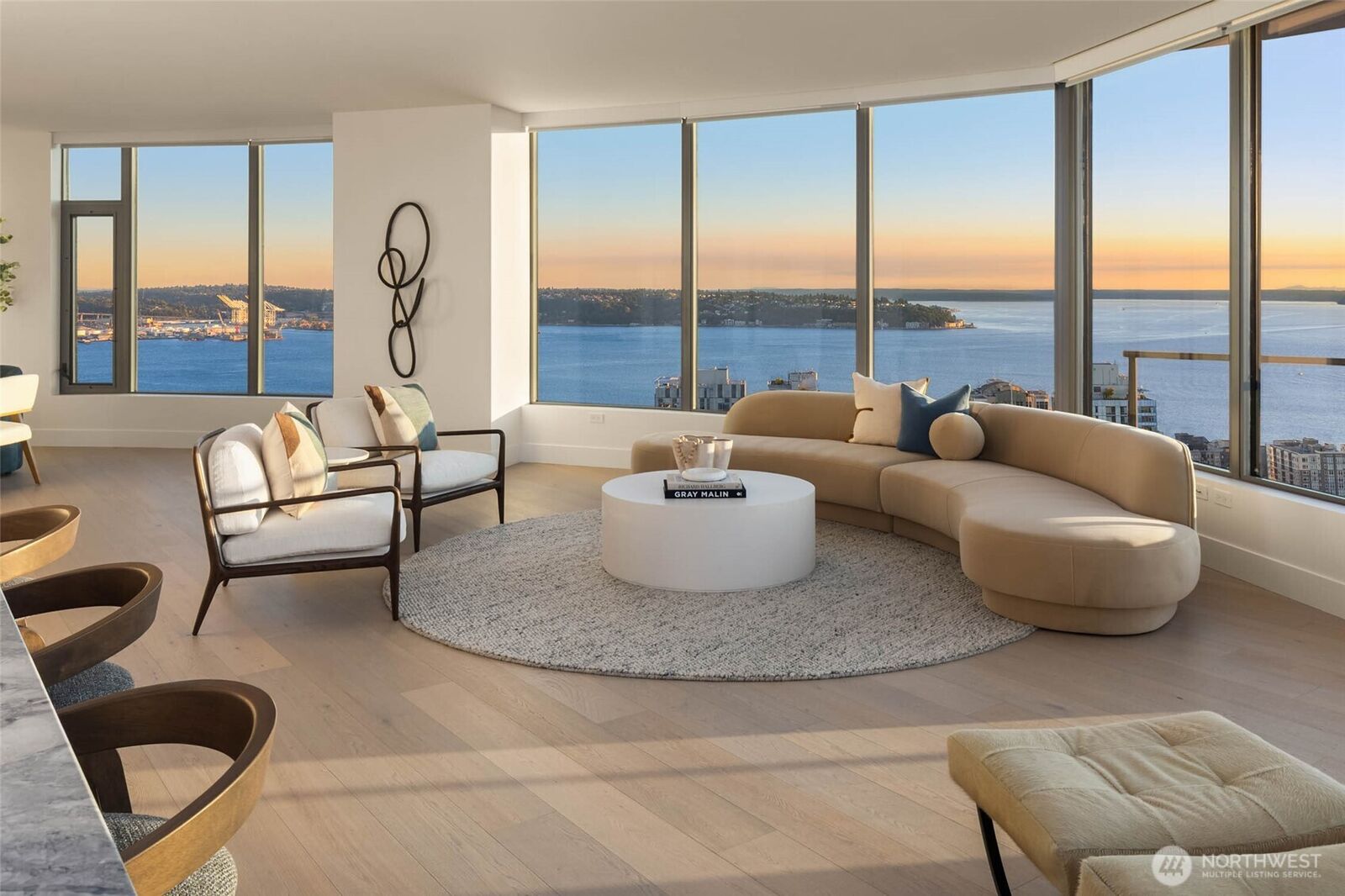 Property Photo:  2510  6th Avenue 3506  WA 98121 