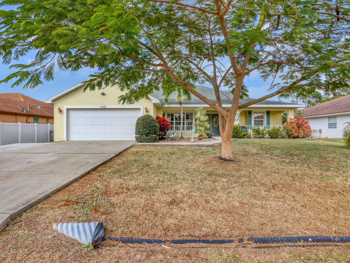 Property Photo:  1357 SW Hebner Avenue  FL 34953 