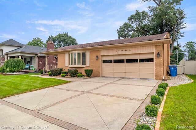 Property Photo:  21979 Hickorywood Drive  MI 48127 