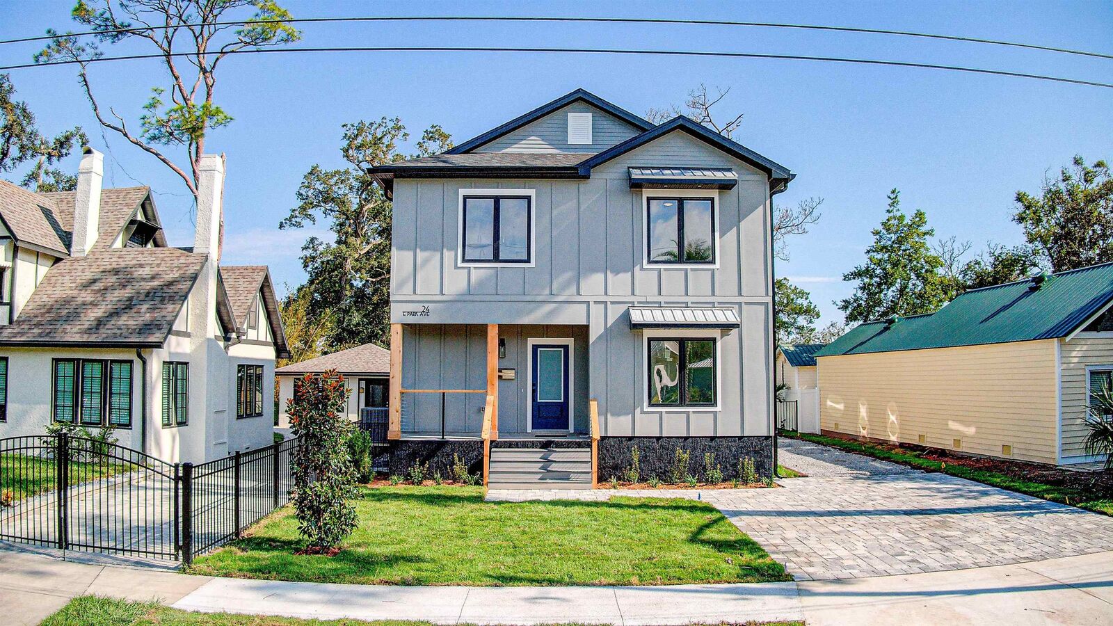 Property Photo:  24 E Park Ave  FL 32084 