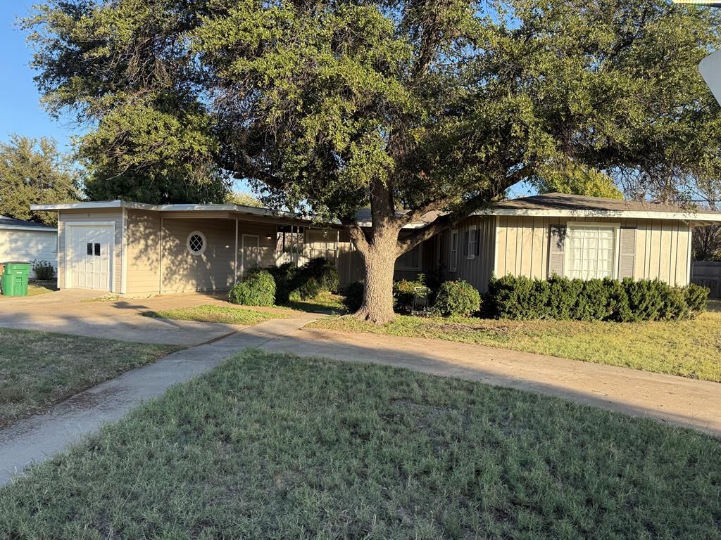 Property Photo: 2463 Dena Dr TX 76904