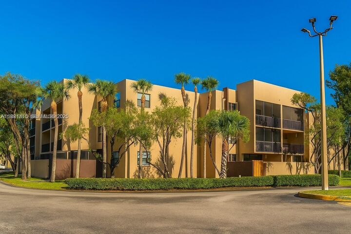 Property Photo: 10865 SW 112th Ave 218 FL 33176