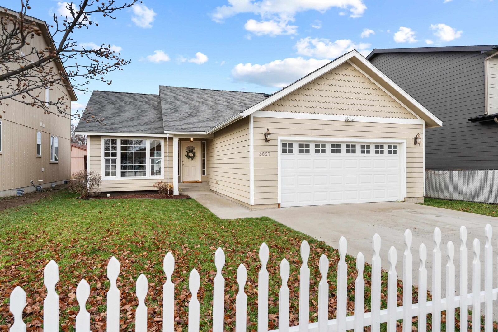 Property Photo:  3827 E 27th Ave  WA 99022 