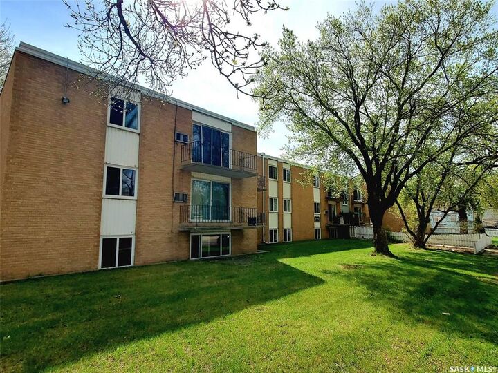 Property Photo: 412 B Avenue N SK S7L 1E4