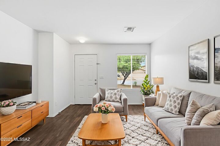 Property Photo: 6939 S Creek Run Avenue AZ 85756