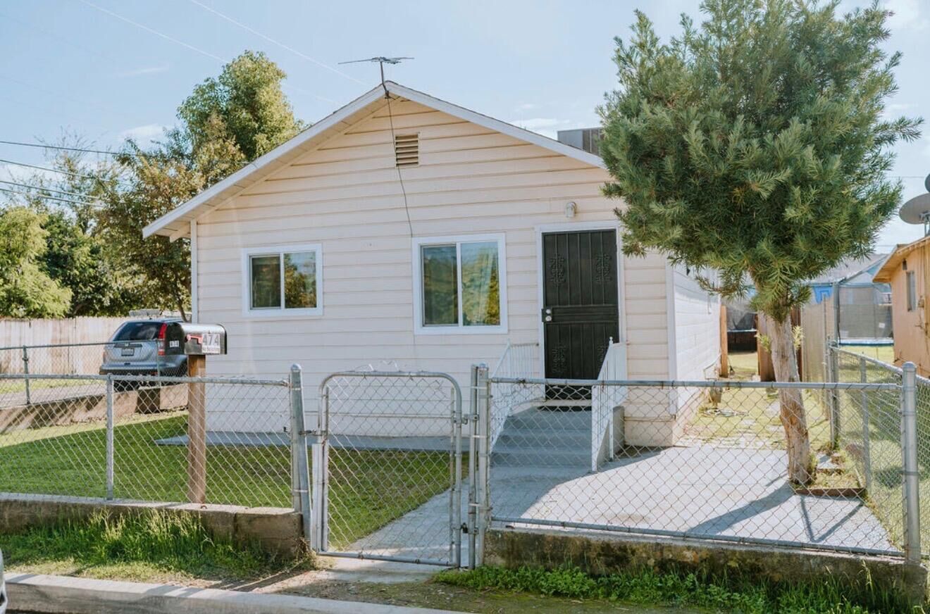 Property Photo:  474 First Street  CA 93247 