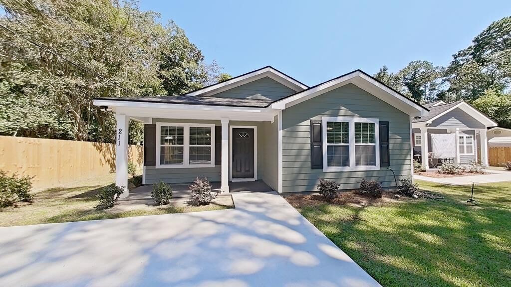 Property Photo:  211 Lucy St  GA 31792 