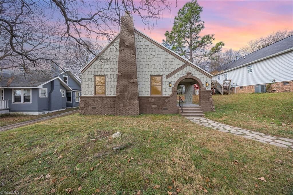 Property Photo:  8 School Street  NC 27360 