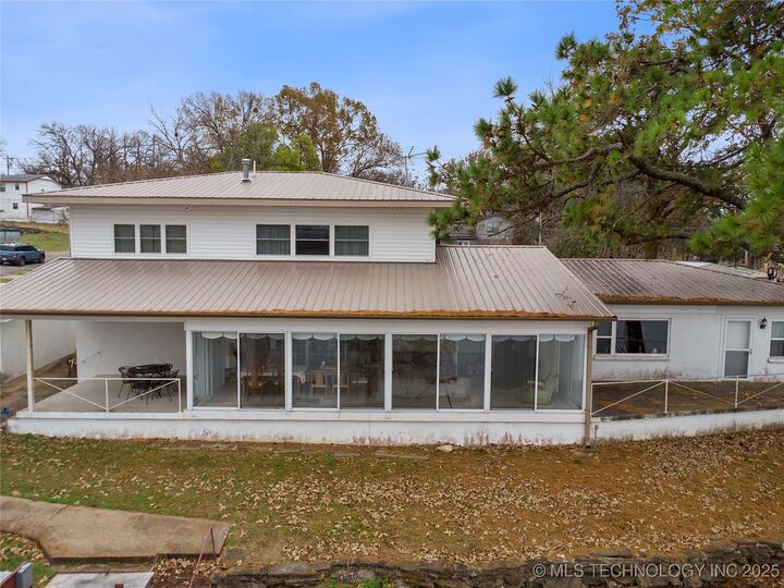 Property Photo:  31245 E 679 Road  OK 74467 