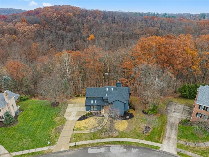 Property Photo:  10492 Olde Villa Dr  PA 15044 
