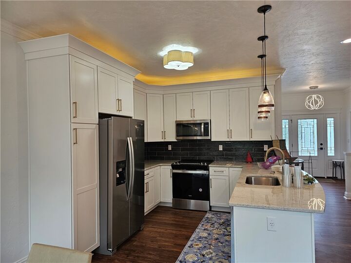 Property Photo:  814 S Tenth St  PA 15697 