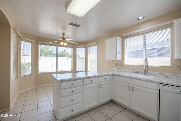Property Photo: 10622 W Mohawk Lane AZ 85382