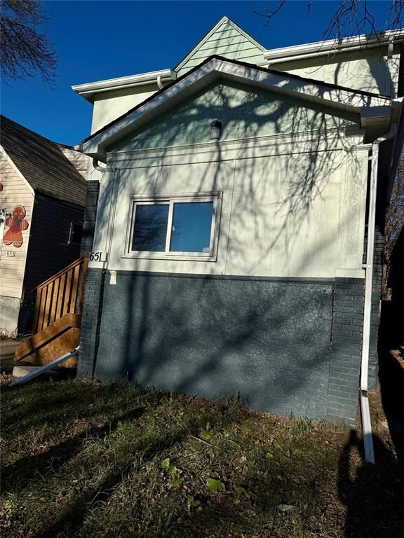 651 Flora Avenue  Winnipeg MB R2W 2S4 photo