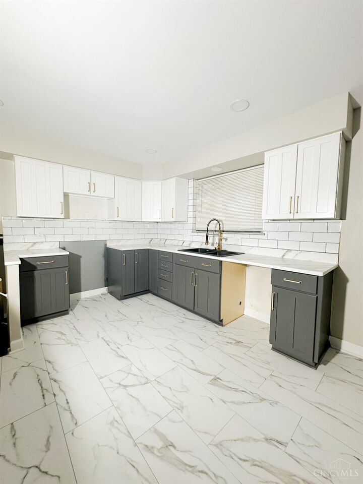 Property Photo: 6538 S Oak Knoll Drive OH 45224