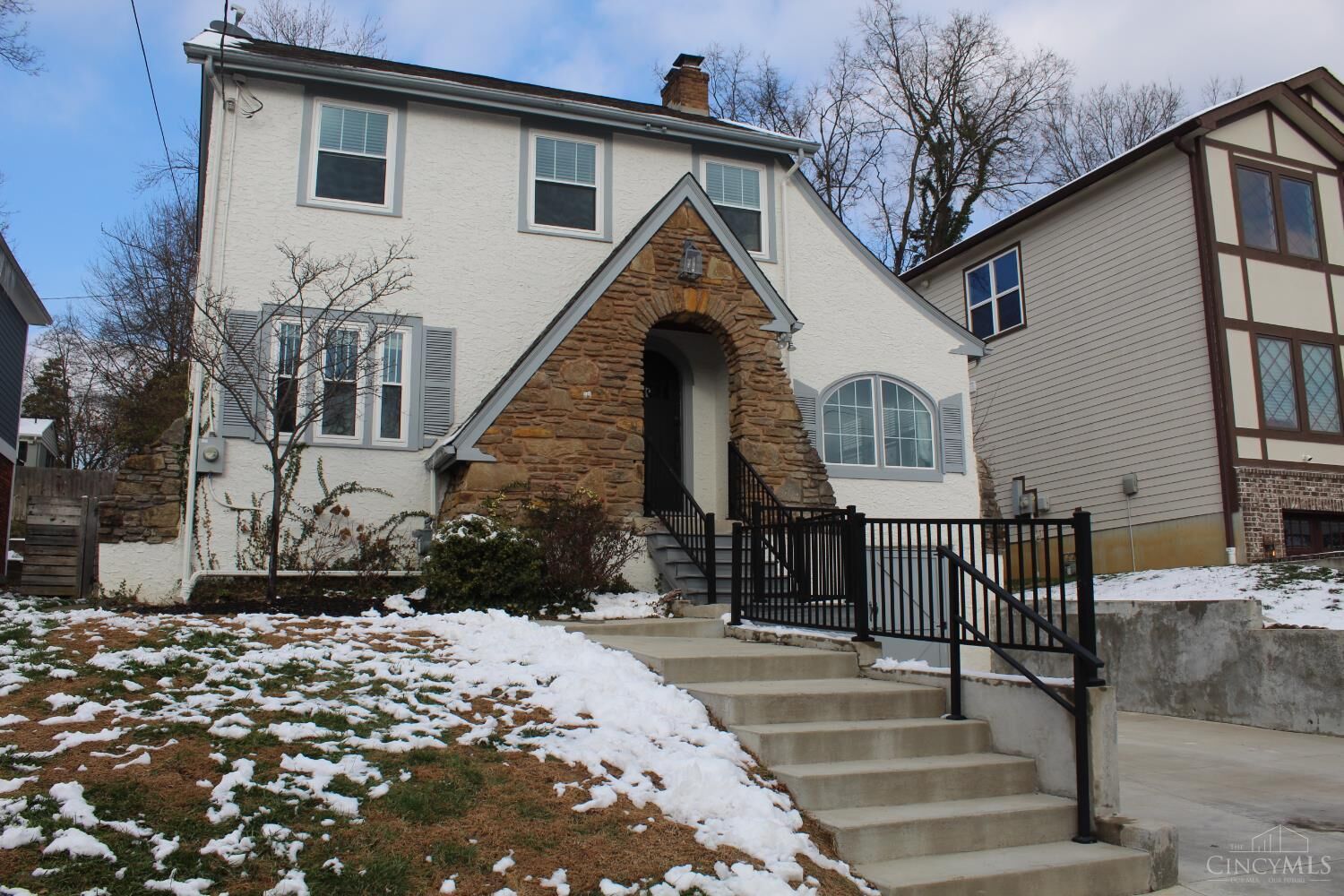 Property Photo: 3110 Kinmont Street OH 45208