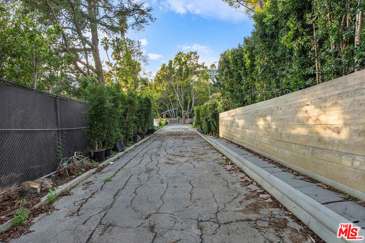 Property Photo:  1185 Angelo Dr  CA 90210 