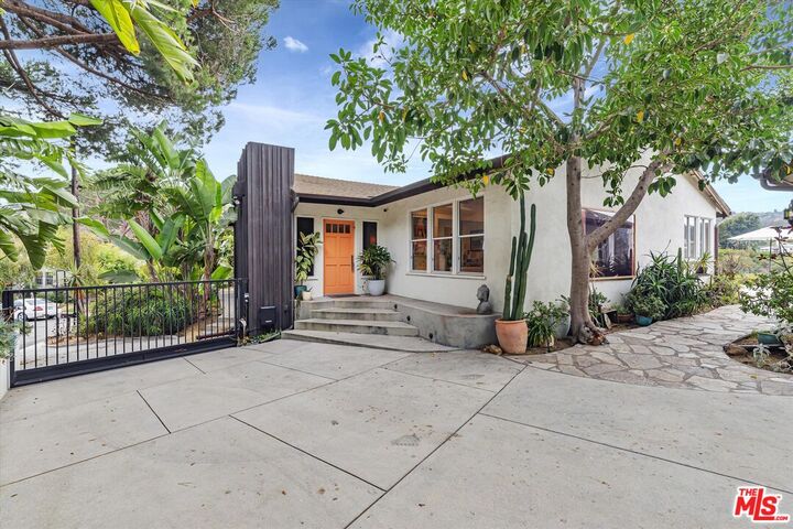 Property Photo:  2316 Laurelmont Pl  CA 90046 