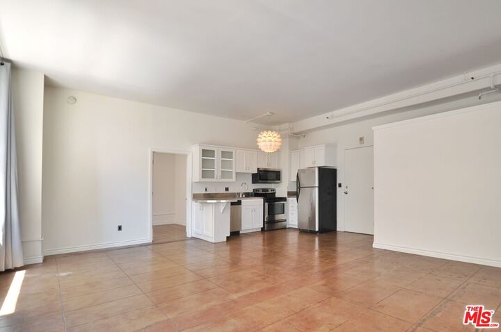 Property Photo:  215 W 7th St  CA 90014 