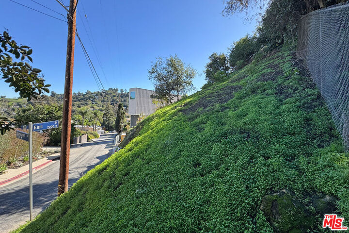 Property Photo: 2266 W Earl St CA 90039