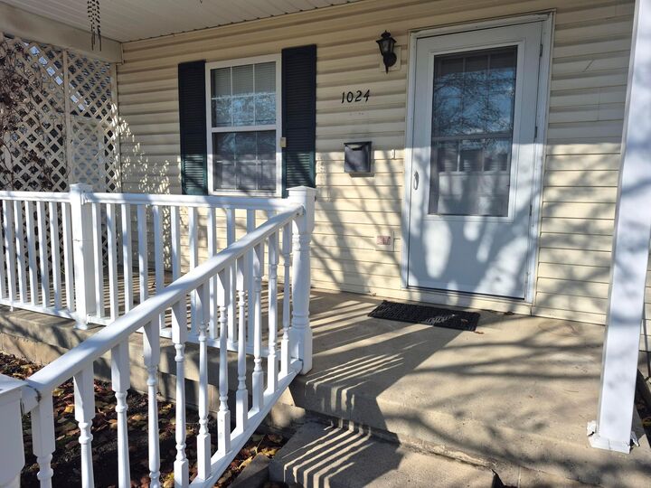 Property Photo: 1024 E Temple Street OH 43160