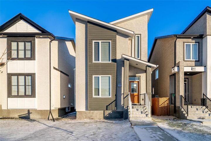 Property Photo:  797 De La Seigneurie Boulevard  MB R3X 0T1 