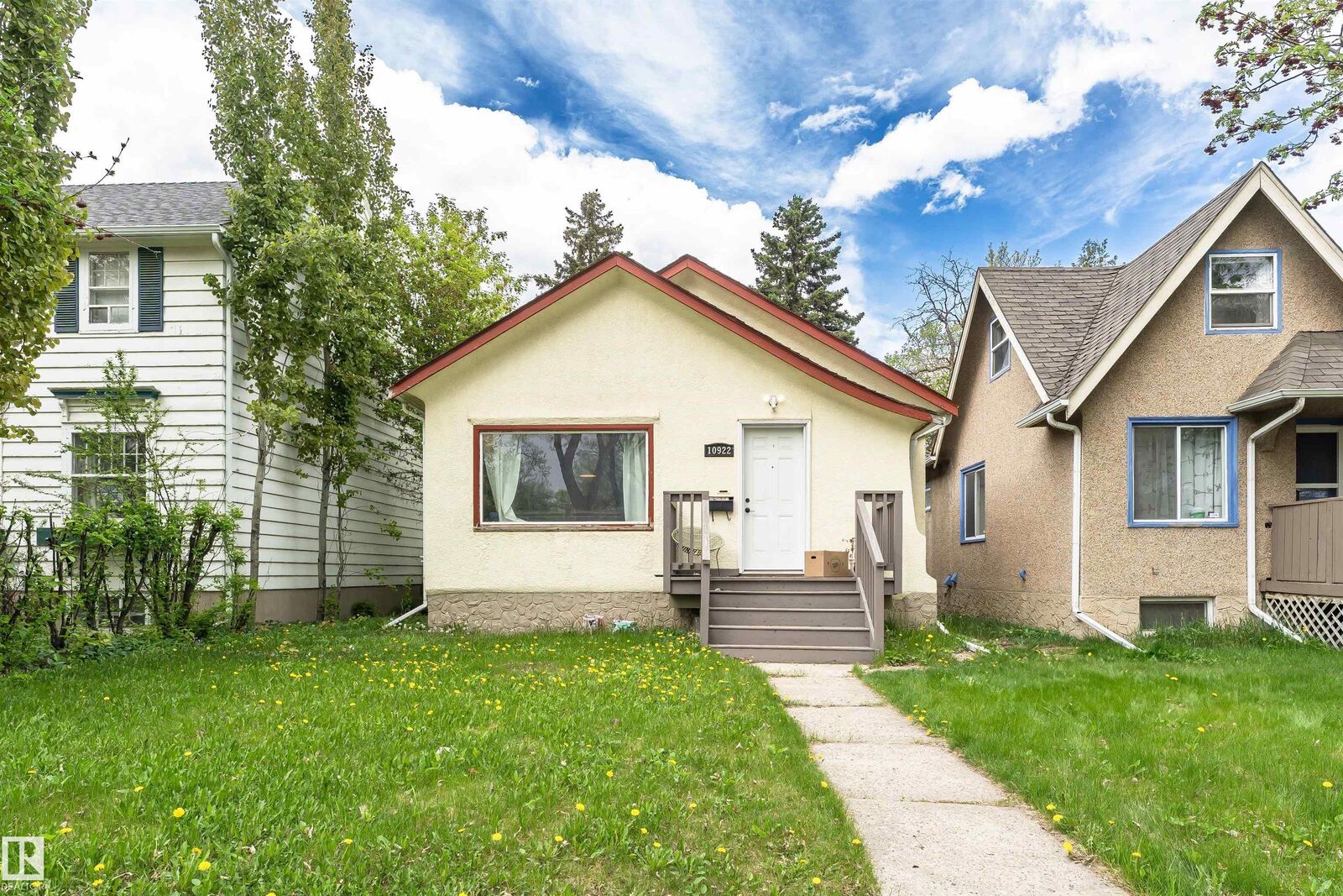 Property Photo: 10922 84 Avenue NW AB T6G 0V4