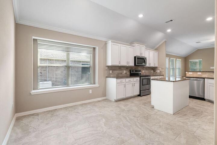 Property Photo:  9024 S Comanche Circle  TX 77378 