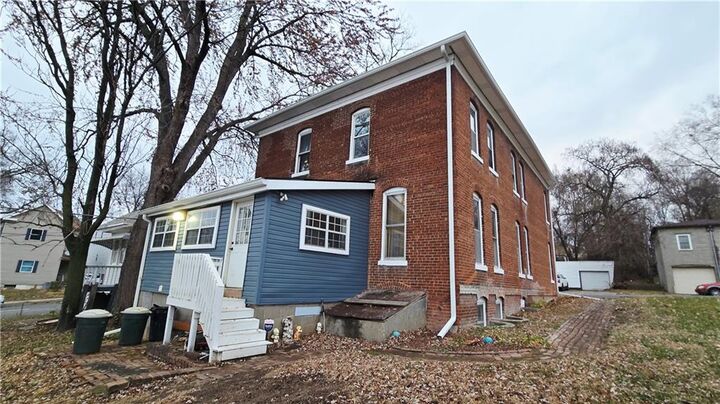 Property Photo: 220 N 17th Street MO 64501