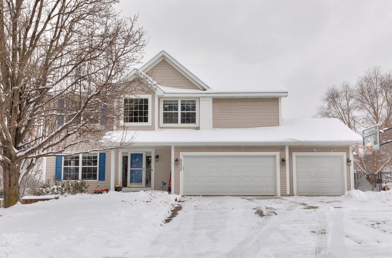 Property Photo: 4530 Bartholomew Drive IA 50327
