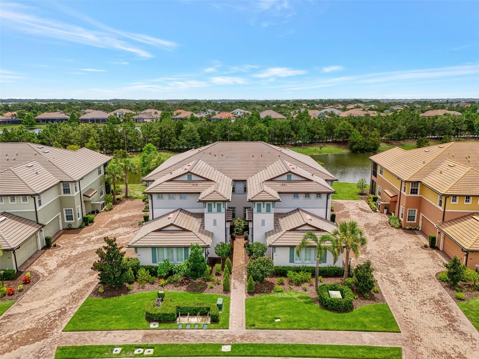 Property Photo:  7411 Divot Loop 16-D  FL 34202 