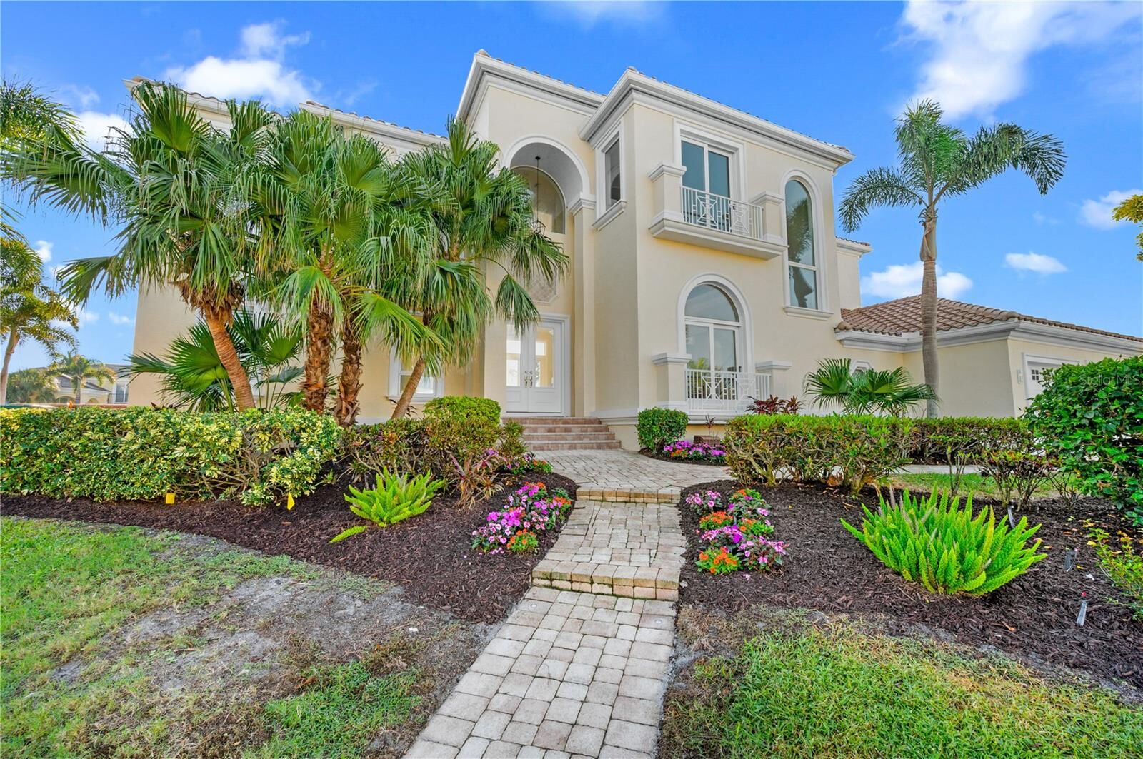 Property Photo:  610 Yardarm Lane  FL 34228 