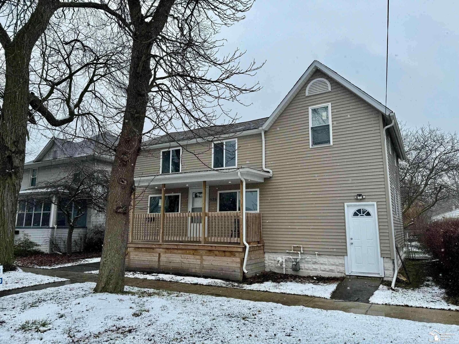 Property Photo: 625 W Fifth Street MI 48161