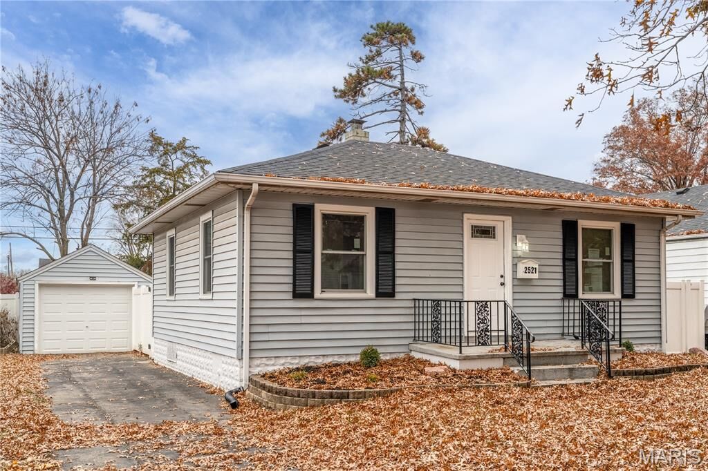 Property Photo:  2521 Adams Street  IL 62040 