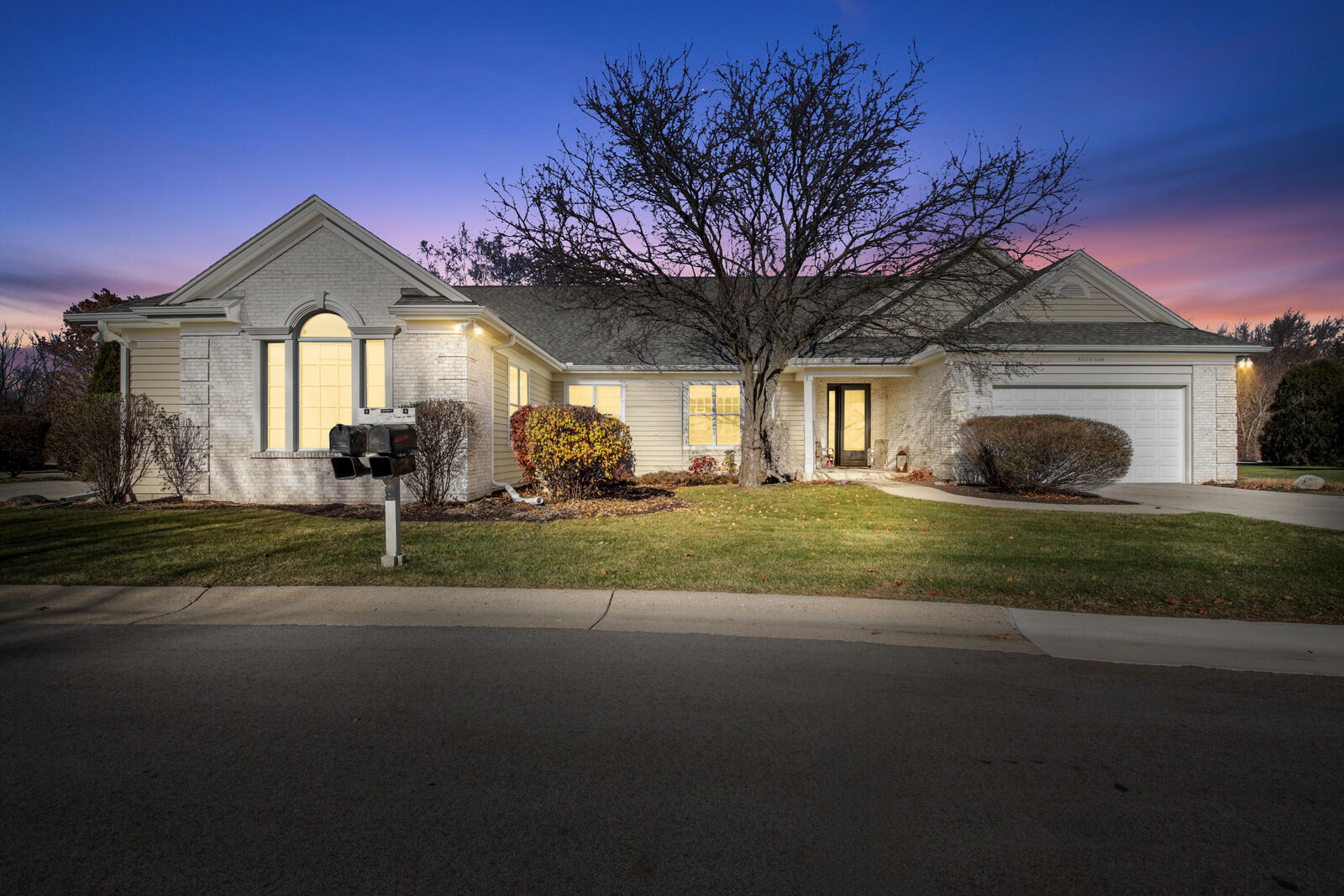 Property Photo: W233n3088 Oakmont Ct B WI 53072