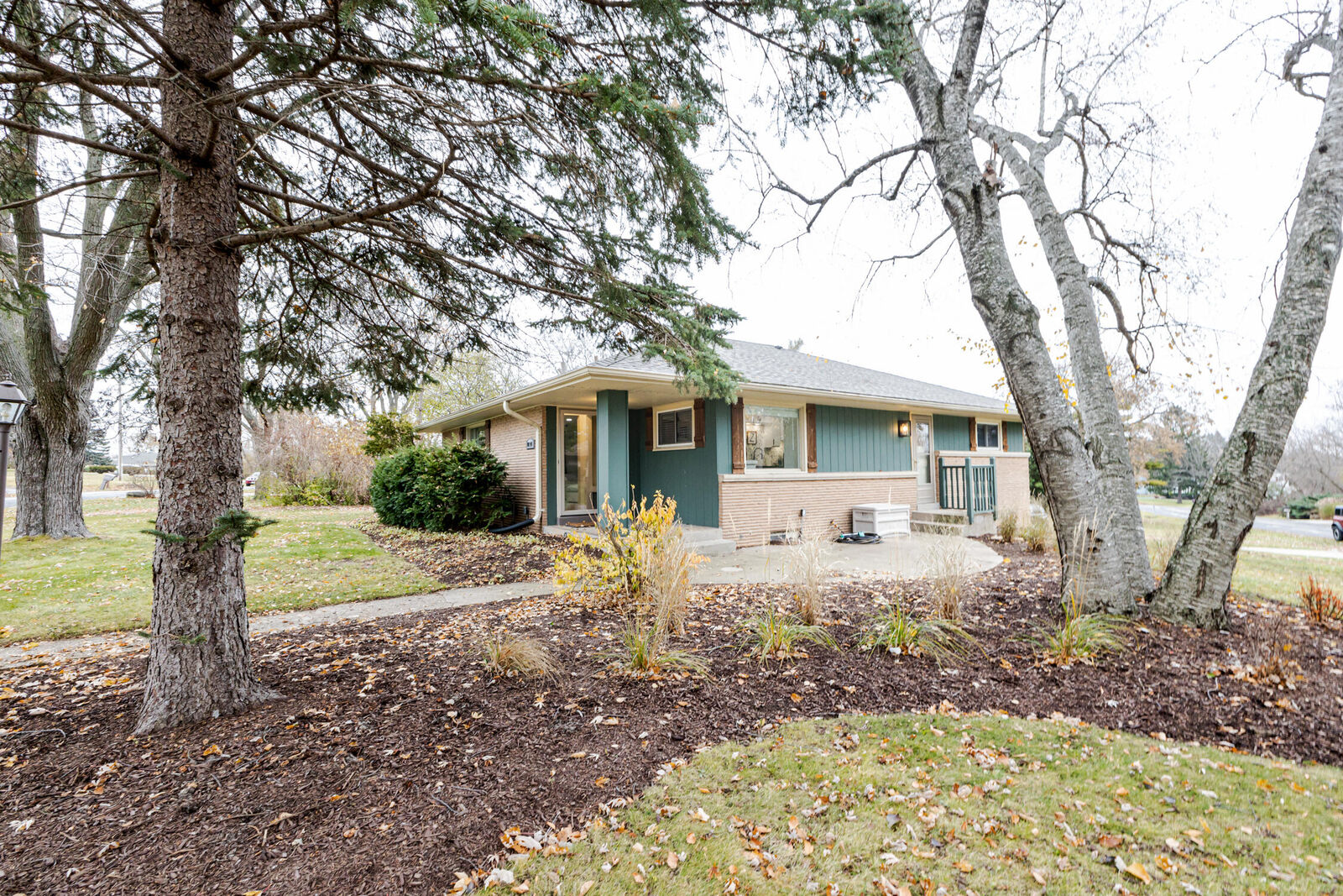 Property Photo:  10341 W Vera Ave  WI 53224 