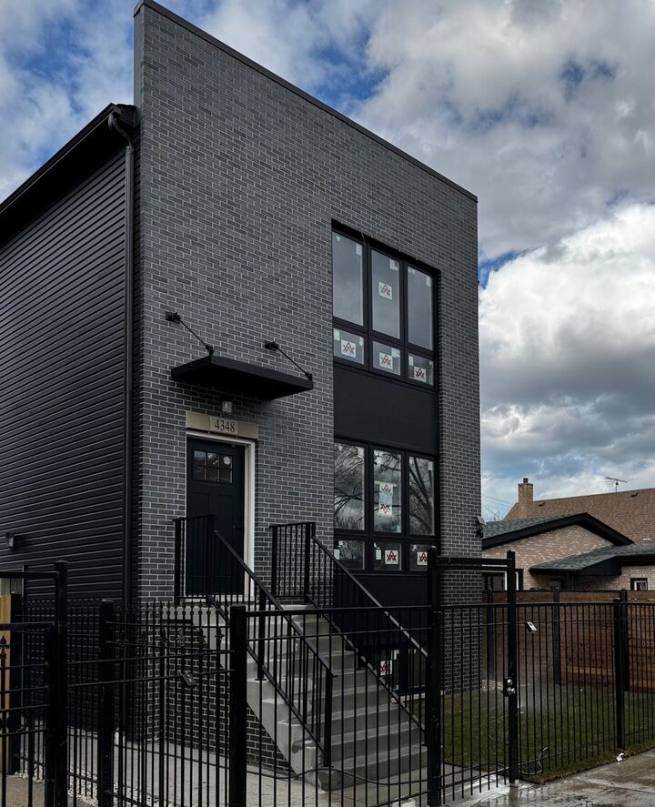 Property Photo:  4348 W Thomas Street  IL 60651 