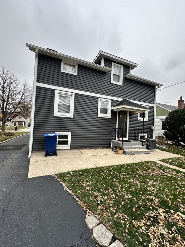 Property Photo:  132 S Euclid Avenue  IL 60181 