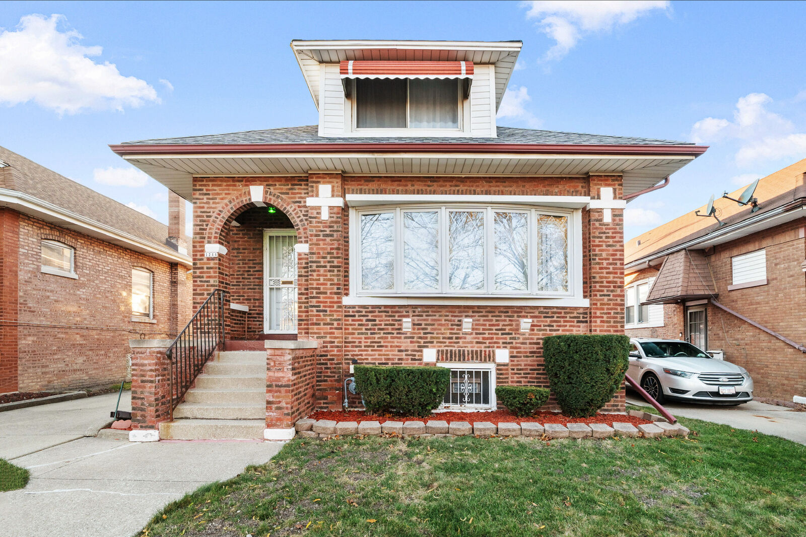 Property Photo: 1244 S 14th Avenue IL 60153